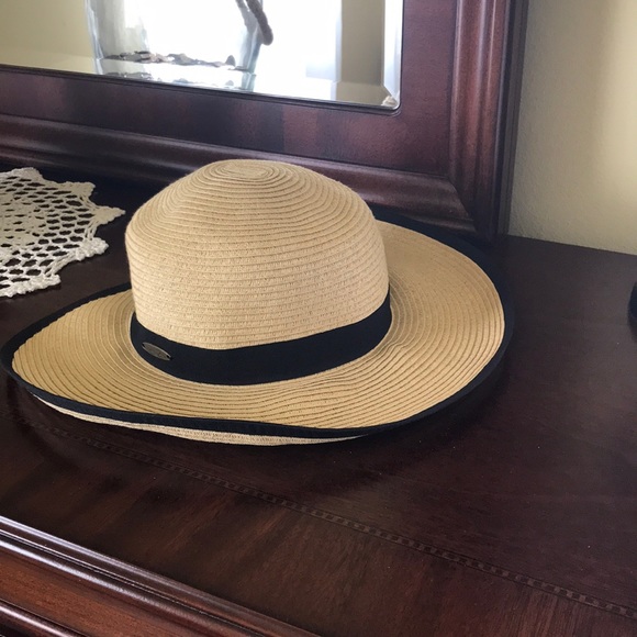 Panama Jack Accessories - Beach Hat never worn Black band